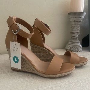 NEW Tan wedge’s